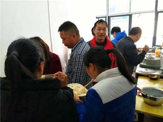 魅力小吃培訓(xùn)學(xué)員廣東腸粉培訓(xùn)間品嘗實踐案例